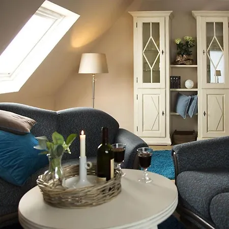 Dandelion Modern Retreat *